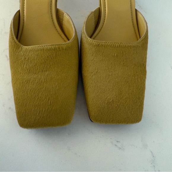 NEW Vince Electra block heeled calf hair mustard square toe mules Size: 6 - Picture 3 of 4